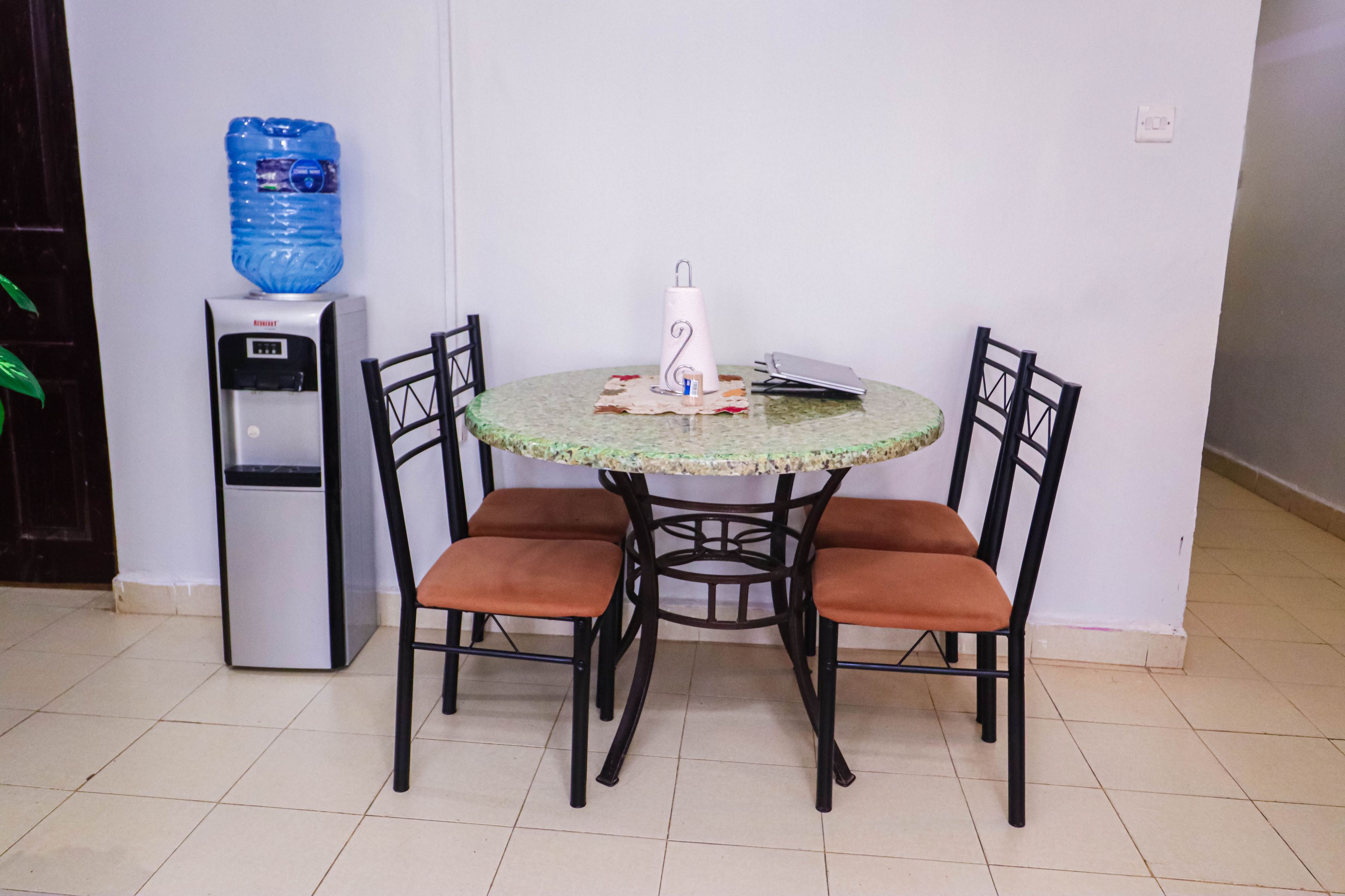 Floor 2 · Dining Area