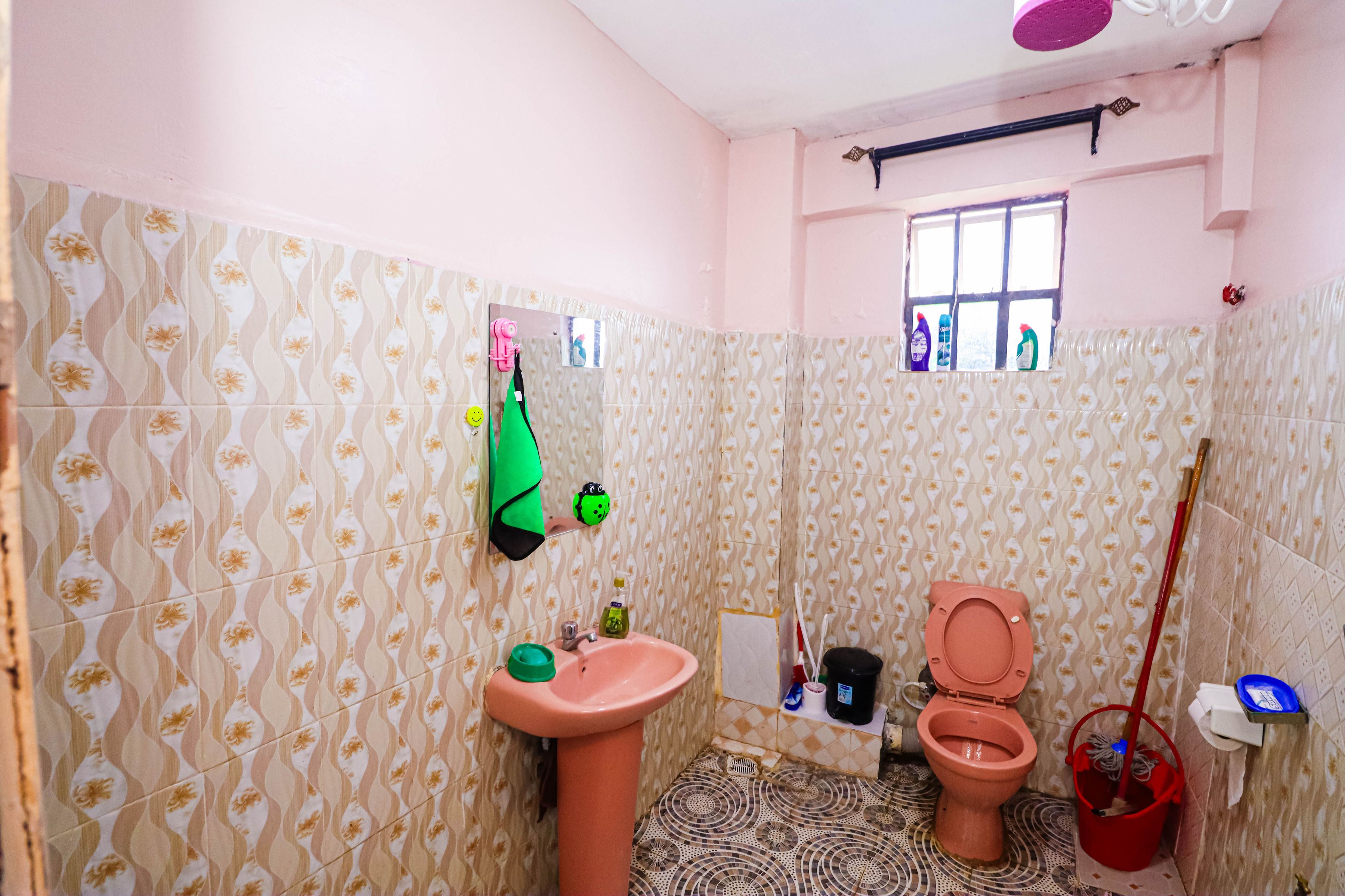 Floor 2 · Bathroom & Shower